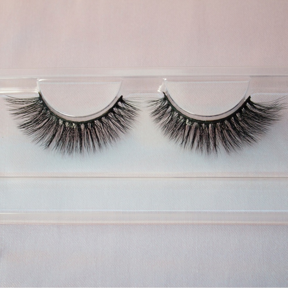 Interstellar False Lashes - Picture 3 of 4